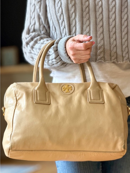 Tory Burch Handbags - Tory Burch Quiet Luxury Classic HTF Archival Robinson Leather Bowler Cream Fair